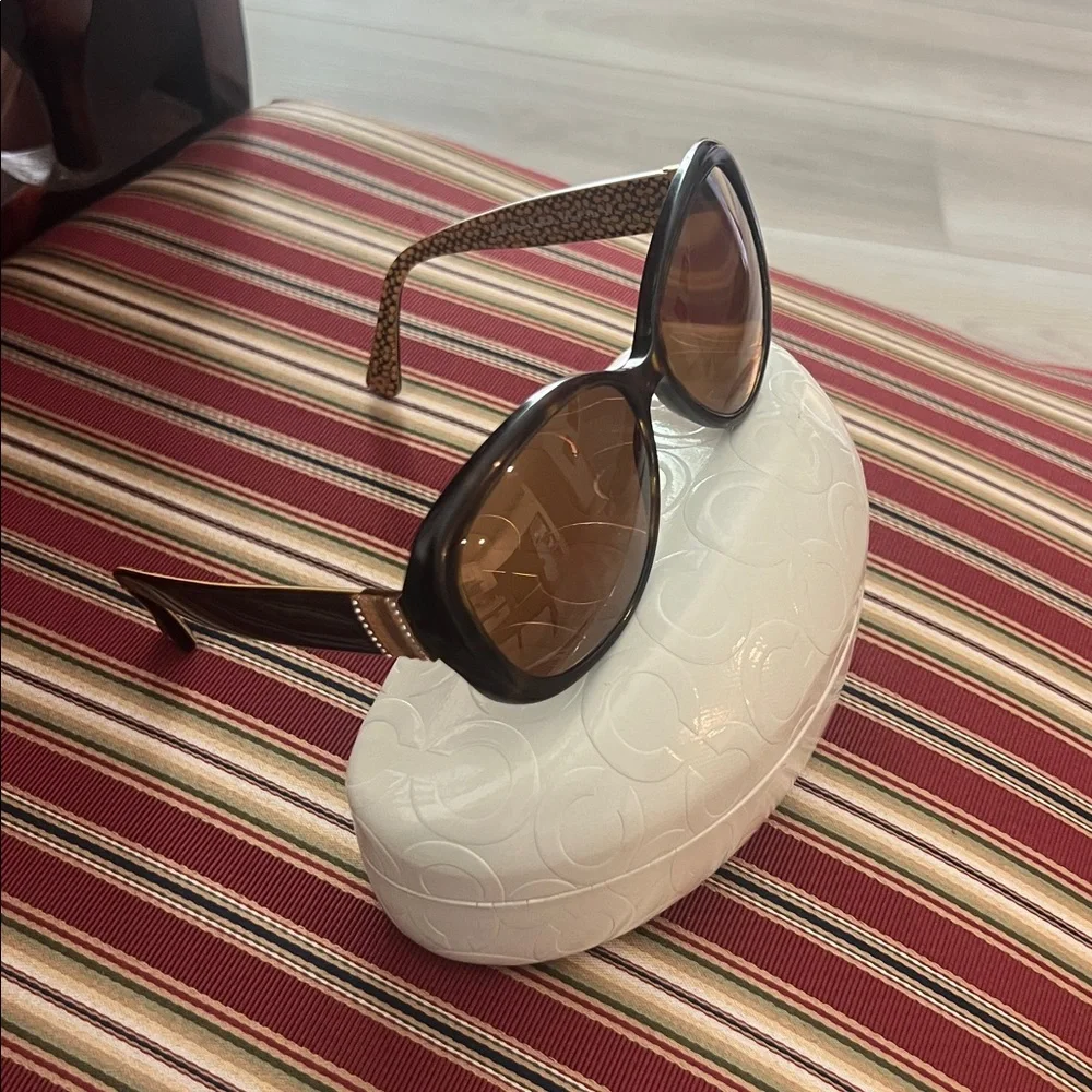 Coach  “frames” - Picture 3 of 10